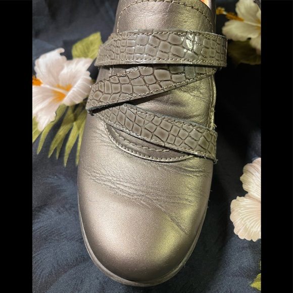 Made in Portugal SUAVE comfy & sleek  sneakers with velcro closure size 39 EUC - Picture 5 of 12